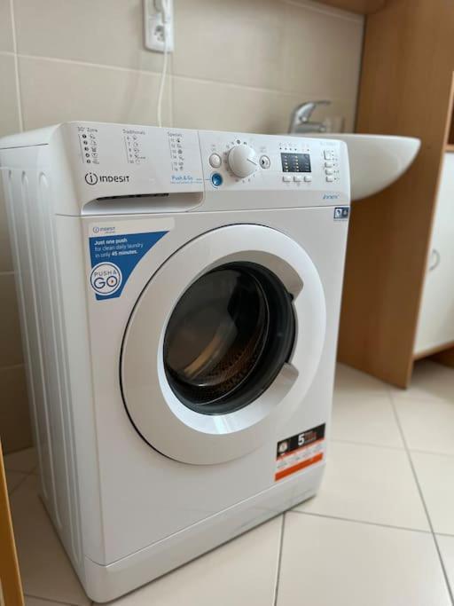 Apartment Hurka - 15 Min Do Centra, Garaz Прага Екстер'єр фото